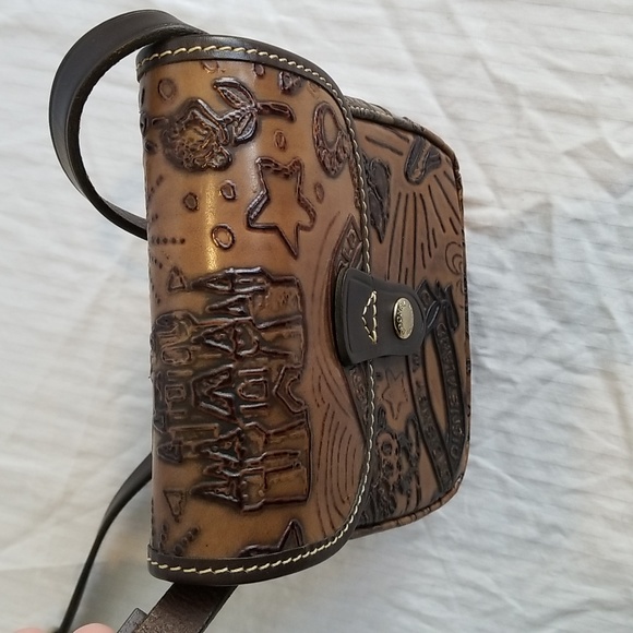 Disney Dooney and Bourke Adjustable Bag - Picture 13 of 13